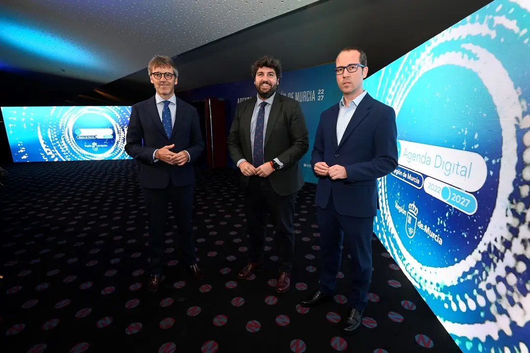 De izq a der., el consejero de Hacienda, Luis Mar&iacute;n, el presidente L&oacute;pez Miras y el director general Javier Mart&iacute;nez Gilabert