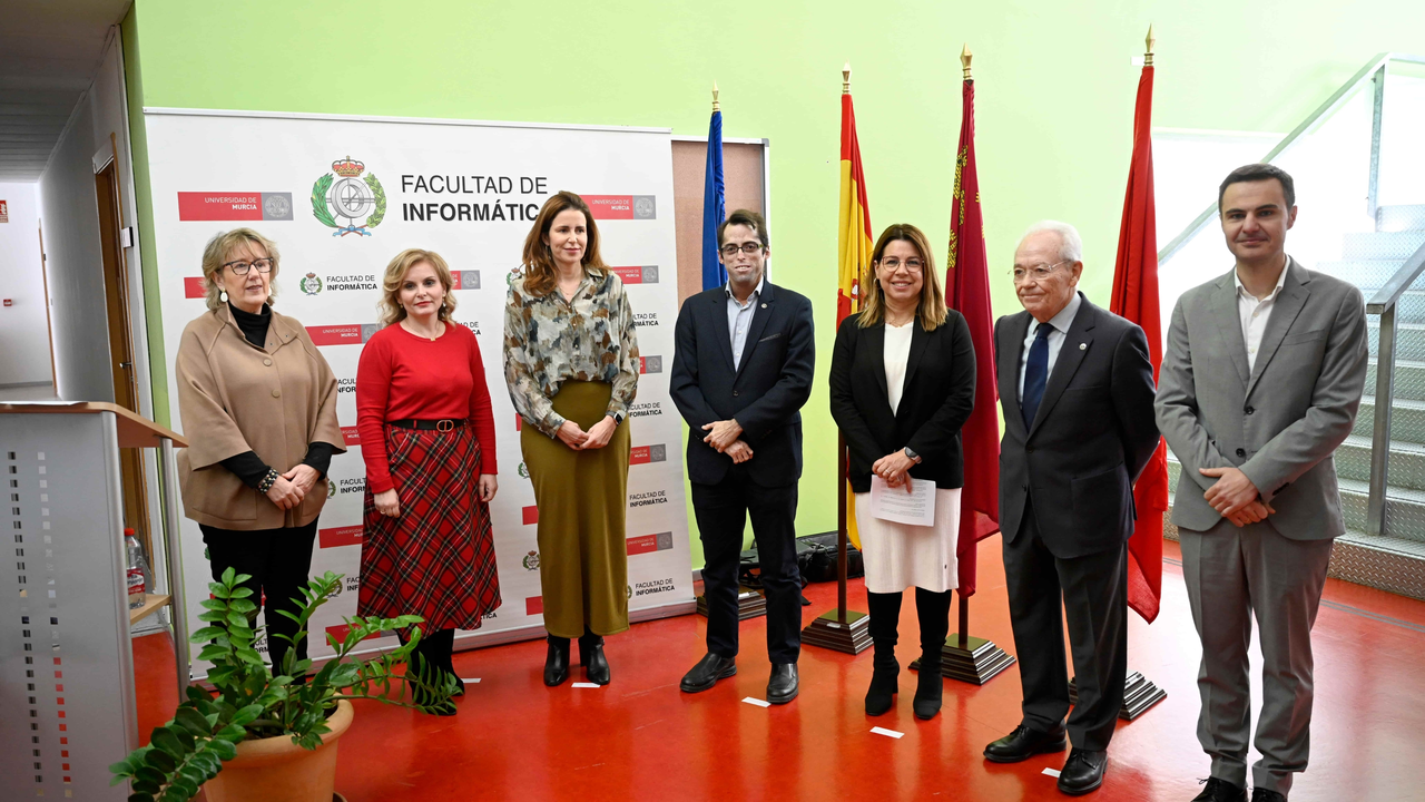 La Facultad de Inform&aacute;tica ha inaugurado su Rinc&oacute;n Alumni en el que ha destacado a Anabel D&iacute;az, Bernardino Romera y Helena Flores
