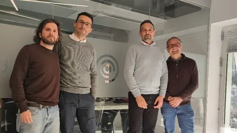 De izquierda a derecha: Jos&eacute; Antonio Garc&iacute;a D&iacute;az (UMU), Francisco Garc&iacute;a S&aacute;nchez (UMU), Juan Salvador Castej&oacute;n Garrido (CEO  de V&oacute;cali), Rafael Valencia Garc&iacute;a (UMU)