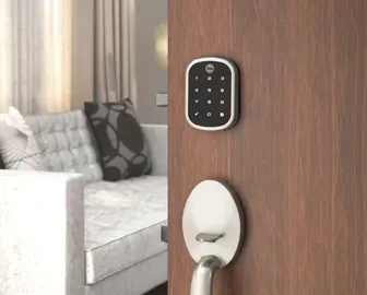 Yale Assure Lock con Z-Wave - Cerrojo de seguridad inteligente para pantalla t&aacute;ctil - Funciona con alarma de anillo, Samsung SmartThings, Wink y m&aacute;s