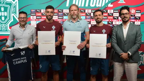 Bernardo Silva y Bruno Fernandes, profesores honor&iacute;ficos del m&aacute;ster de bal&oacute;n parado de la UCAM