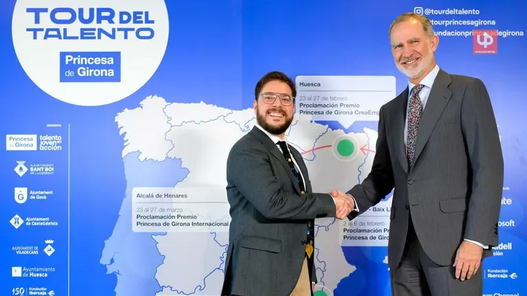El astrof&iacute;sico Rafael Luque, experto en exoplanetas, premiado en el CongresFest de Murcia ante Felipe VI.
