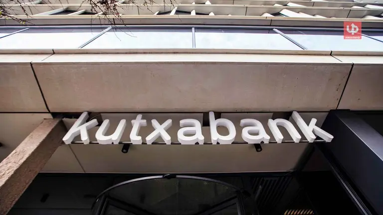 Kutxabank capta 500 M&euro; en deuda senior verde preferente con 90 inversores y una demanda de 1.300 M&euro;. El bono, calificado A, se cierra a 73 pbs sobre mid-swap, por debajo de emisiones similares recientes.