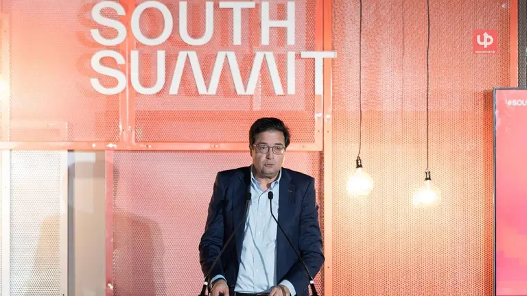 South Summit celebra su 15&ordf; edici&oacute;n en Madrid del 3 al 5 de junio con 20.000 asistentes, 4.900 startups y un nuevo vertical dedicado a defensa e IA. El evento generar&aacute; 42 M&euro; de actividad econ&oacute;mica, seg&uacute;n PwC.