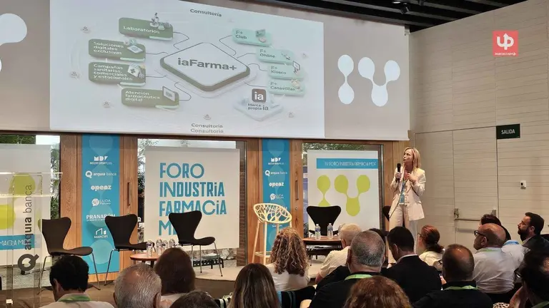 La directora de Marketing y Marca Propia de Hefame, Isabel Santos, presenta iaFarma