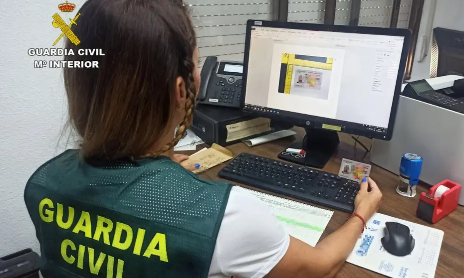 Agente de la unidad de ciberdelincuencia de la Guardia Civil