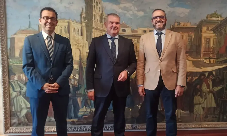 De izq. a der., Carmelo Vera, director del Sabadell en Murcia, Fernando Can&oacute;s, subdirector general y director territorial Este de Banco Sabadell; y Miguel L&oacute;pez Abad, presidente de la C&aacute;mara de Comercio de Murcia