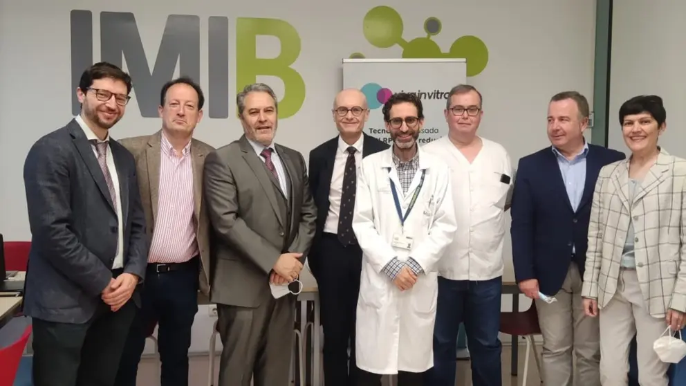 Parte del equipo de Viva in vitro junto a inversores de Wannaseed