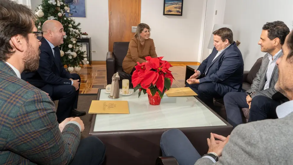 Reunión de la alcaldesa Noelia Arroyo con la Fundación Isaac Peral (foto: Ayto. CT)