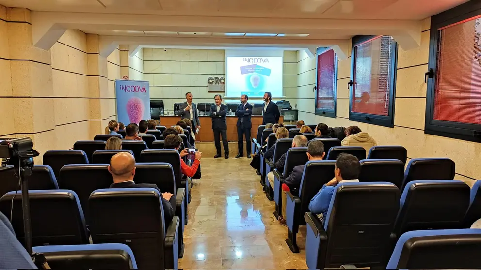 El director del INFO, Joaquín Gómez, participó en la clausura del programa para emprendedores Incoova, que se desarrolla con Croem (Foto: CARM)