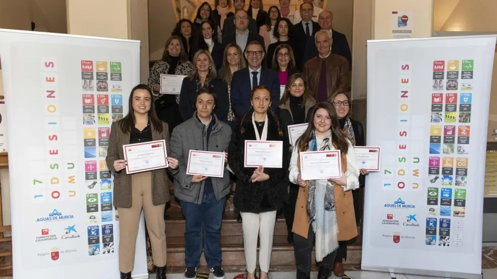 Foto de familia de los premiados