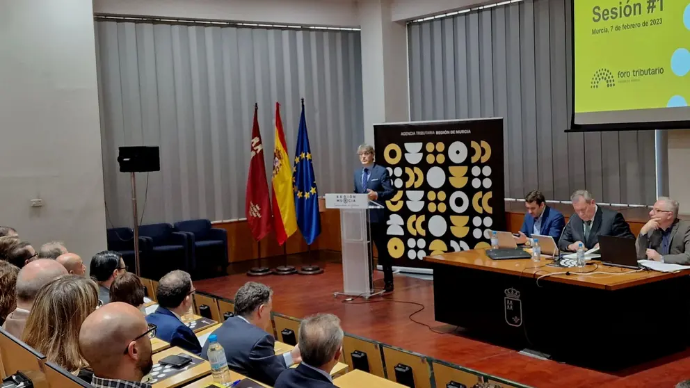 El consejero de Economía, Hacienda, Fondos Europeos y Administración Digital, Luis Alberto Marín, inaugura el Foro Tributario, que reúne a la administración y a los colaboradores sociales