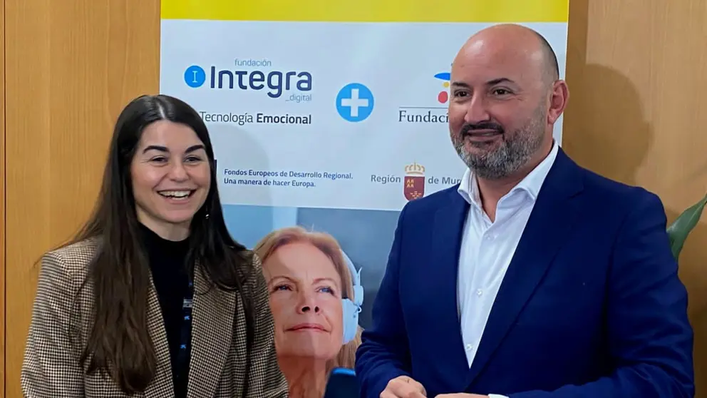 La consejería de Economía, Hacienda, Fondos Europeos y Administración Digital, a través de la Fundación Integra, colabora con la Fundación La Caixa en este pionero programa de alfabetización digital para personas mayores (foto: CARM)