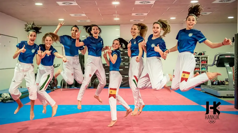 Miembros del equipo femenino Hankuk-Universae