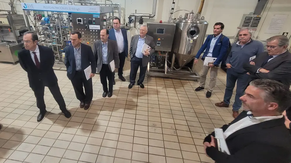 Tras la reunión, los miembros de la Junta Directiva realizaron una visita a la Planta Piloto del CTNC para comprobar ‘in situ’ las nuevas inversiones efectuadas