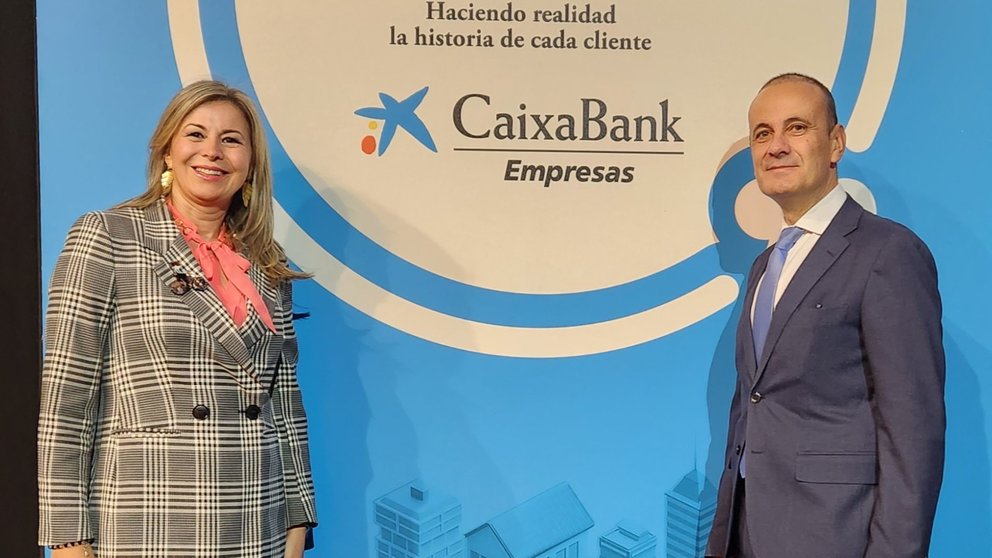 Olga García, directora territorial de CaixaBank en la Región de Murcia y Juan Jesús Lozano, director comercial de Banca de Empresas en la Dirección Territorial de CaixaBank de la Región de Murcia.