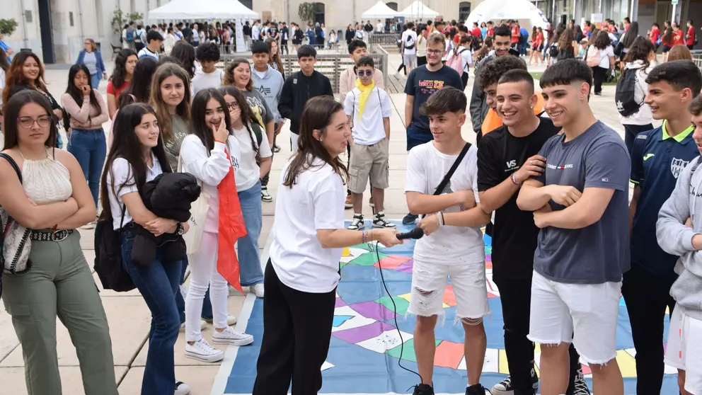 Preuniversitarios asistentes al campus de ingeniería