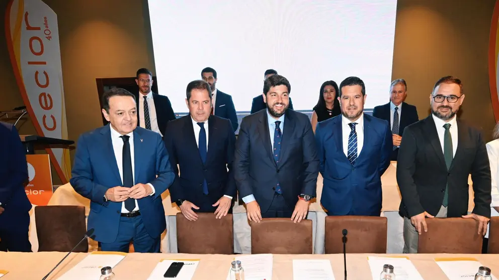 De izq. a der., José María Albarracín (CROEM), Gerardo Cuerva (Cepyme), Fernando López Miras (presidente de la CARM), Juan Jódar (Ceclor) y Diego José Mateos (alcalde de Lorca).