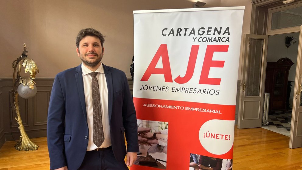 Joaquín Ortega posa para Murcia Startup en el emblemático Casino de Cartagena
