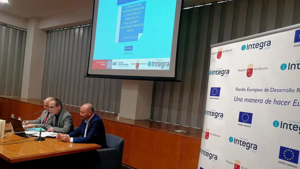 Imagen de la presentación de la publicación 'El derecho a no aportar información al procedimiento administrativo en el contexto de la transformación digital'.