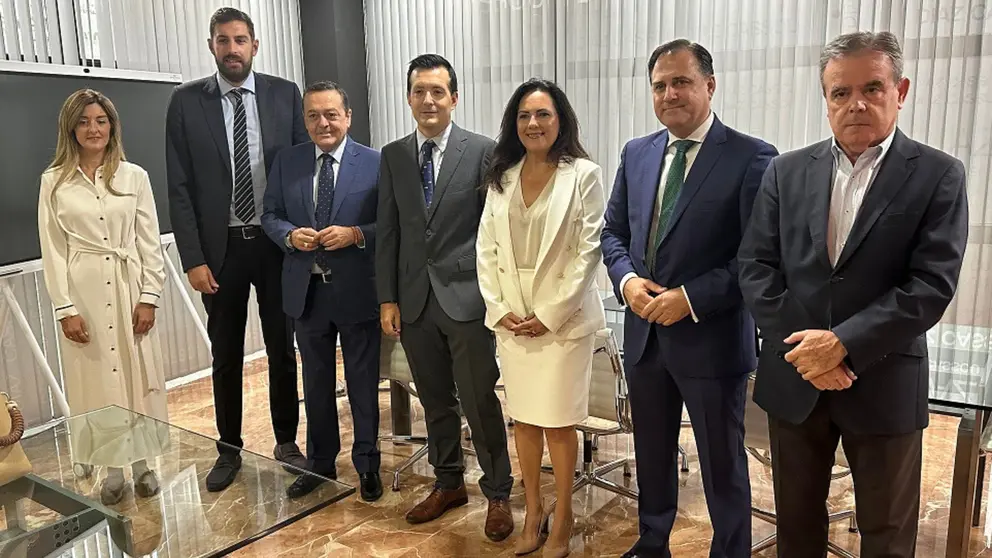 Reunión de CROEM y Frecom junto a los consejeros de Vox