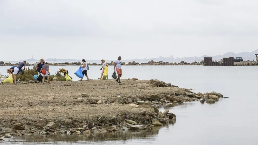 Recogida de basuraleza en playas