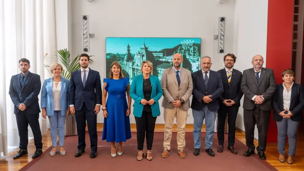 Corporación municipal de Cartagena. Nacho Jáudenes, 3º por la izquierda; Álvaro Valdés, 3º por la derecha