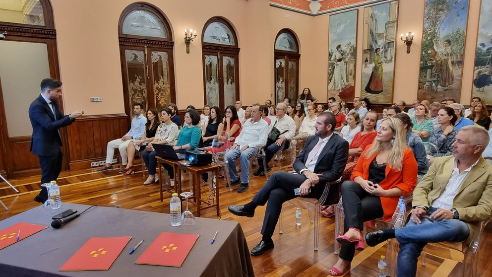 Hefame explica a los farmacéuticos de FEFE Murcia las novedades laborales de 2023