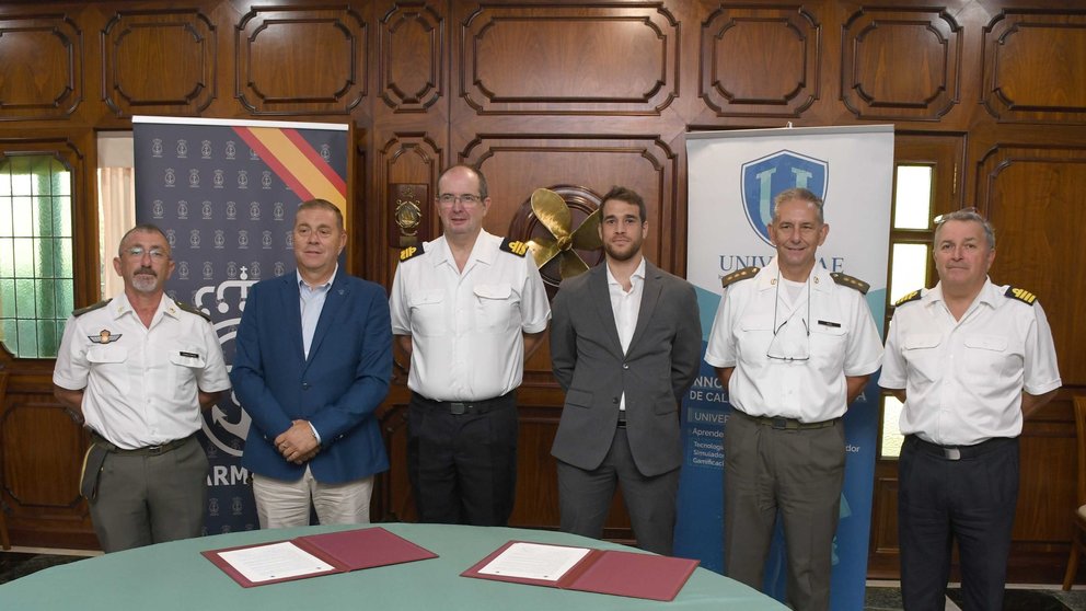 Firma del acuerdo entre Universae y la Armada