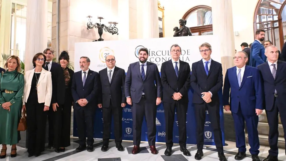 López Miras clausura el acto con motivo del 25 aniversario del Círculo de Economía de la Región de Murcia.