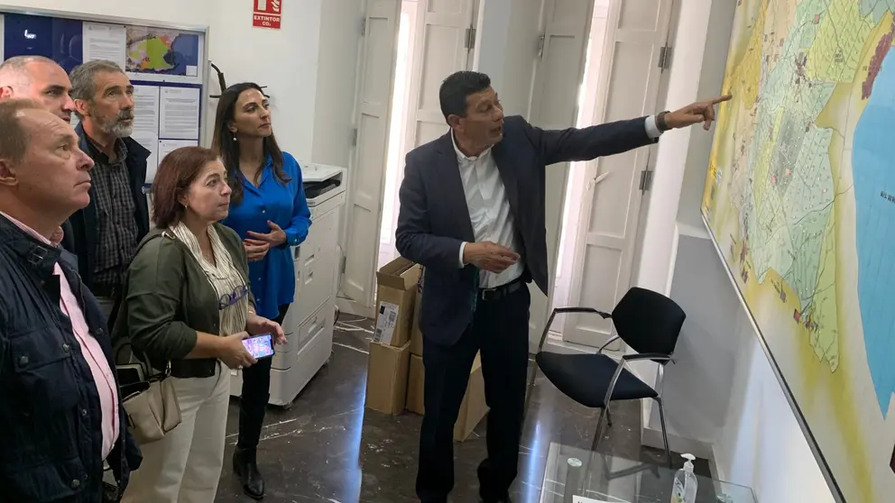 La consejera Sara Rubira junto a la delegación de Portugal durante la visita a la Comunidad de Regantes del Campo de Cartagena