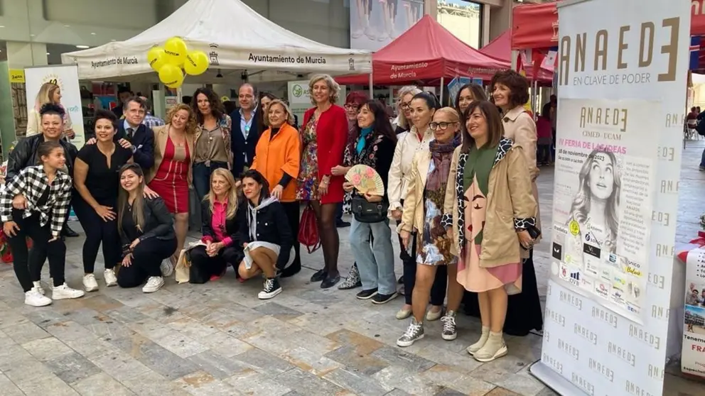 El talento emprendedor femenino se exhibe en la calle Almudena de Murcia