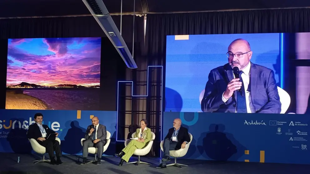 El director general del Mar Menor, Víctor Serrano, puso en valor, durante su participación el pasado jueves en la mesa redonda del 'Sun&Blue Congress' de Almería