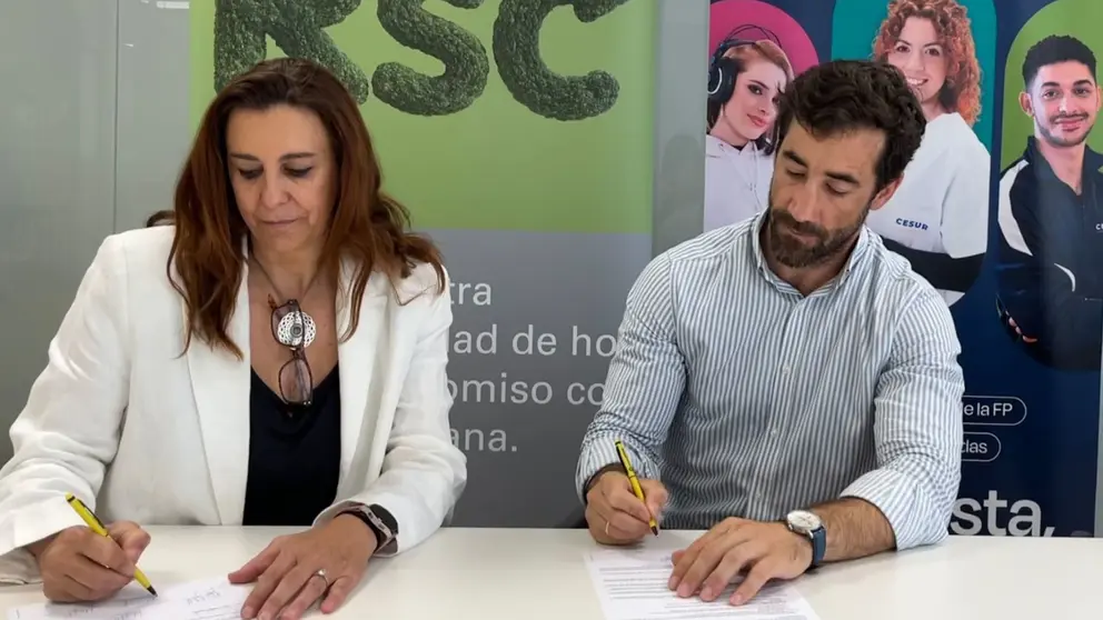 Firma del convenio entre Hefame y Cesur