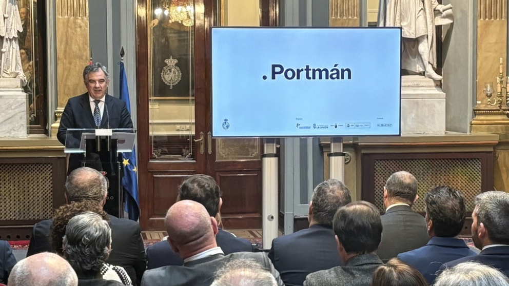 El consejero de Medio Ambiente, Universidades, Investigación y Mar Menor, Juan María Vázquez, interviene en el acto de presentación del corto documental 'Portmán, un punto y seguido', celebrado en el Salón de pasos Pedidos del Senado.