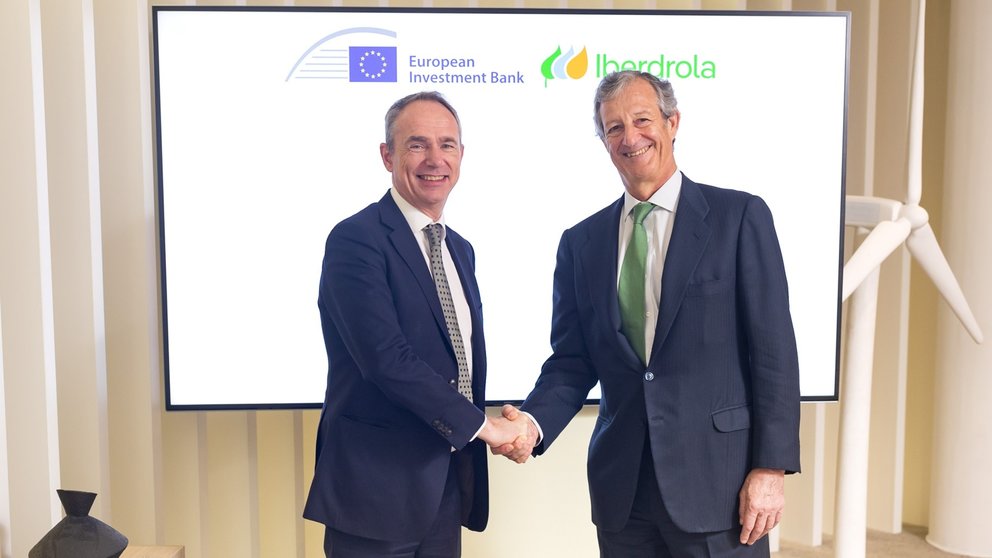 Jean-Christophe Laloux, director general de Operaciones para la UE del BEI, y José Sainz Armada, director de Finanzas, Control y Desarrollo Corporativo de Iberdrola.
