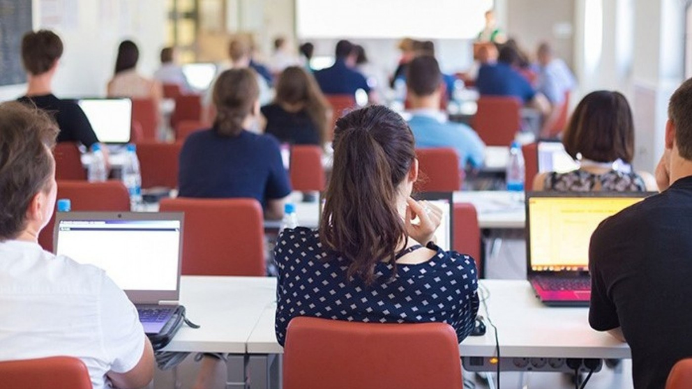 Trabajadores realizando un curso de formación.