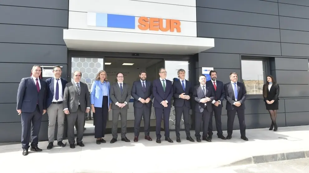 Fernando López Miras, presidente de la Región de Murcia y José Ballesta, alcalde de la ciudad, han participado en el acto de inauguración de este centro.