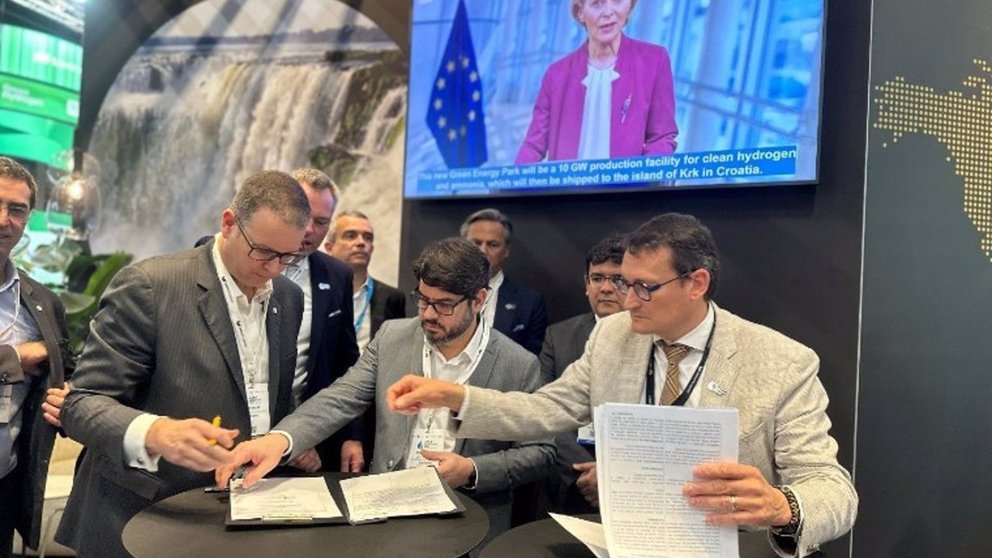 Firma del acuerdo entre Green Energy Park y Electrobras