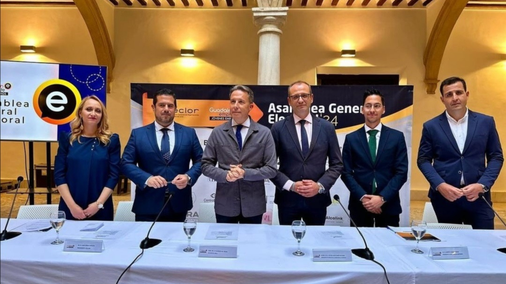De izquierda a derecha, Ana Jiménez, Juan Jódar, Fulgencio Gil, Víctor Martín, Alberto García y José Tudela