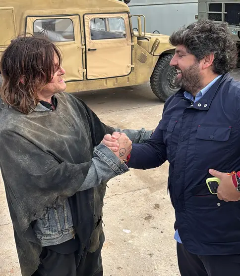 El presidente de la Comunidad, Fernando L&oacute;pez Miras, asisti&oacute; al rodaje de la cuarta temporada de 'The Walking Dead: Daryl Dixon' en el Puerto de Escombreras (Cartagena).