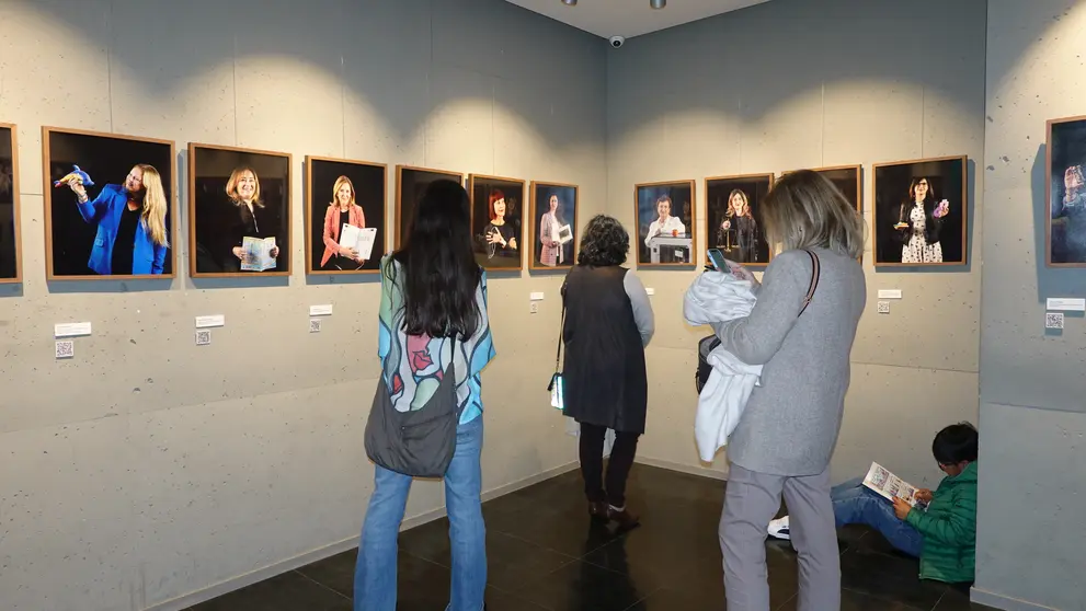 Exposici&oacute;n 'Retrato en femenino' de la Universidad de Murcia