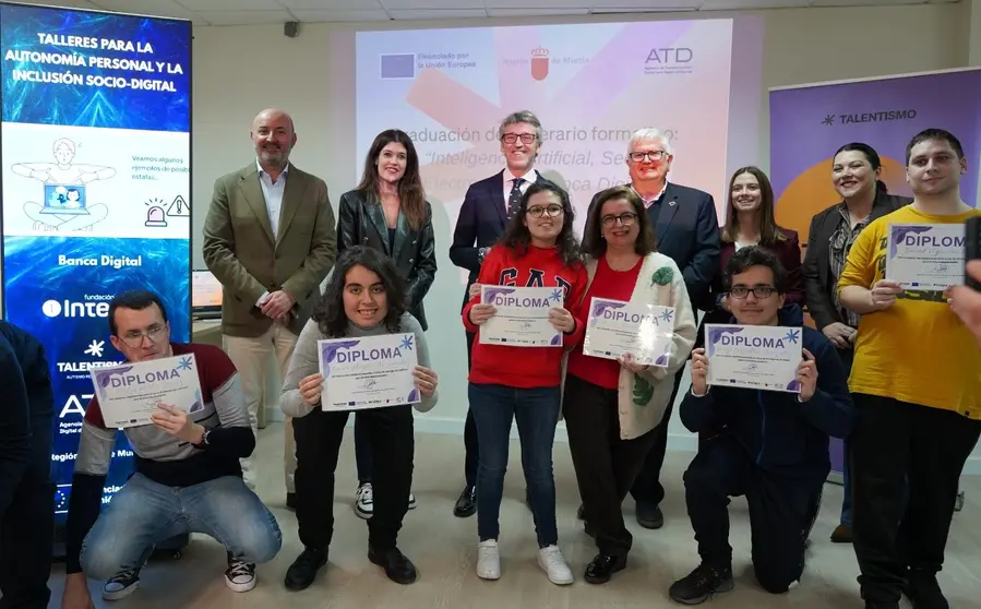30 personas con autismo finalizan una formaci&oacute;n en IA, sedes electr&oacute;nicas y banca digital.