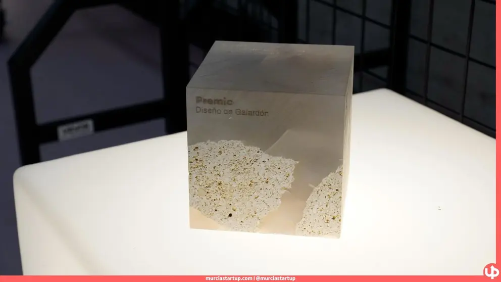 El Colegio Oficial de Arquitectos de la Regi&oacute;n de Murcia premia una escultura creada con desechos de cantera e inaugura la exposici&oacute;n con las propuestas finalistas.