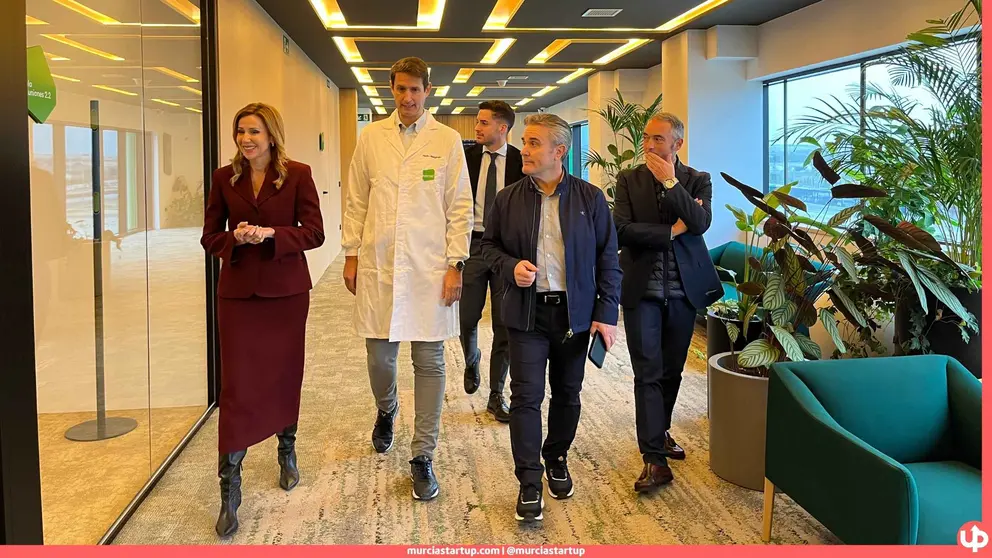 Eversia abre las puertas de su nueva planta en Lorqu&iacute; a la consejera de Empresa