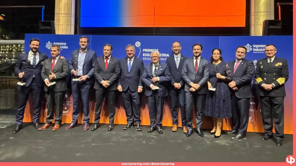 El ingeniero Gin&eacute;s &Aacute;ngel Garc&iacute;a fue uno de los cinco galardonados en los Premios ESG-Industria 2026, organizados por el Colegio de Ingenieros Industriales de la Regi&oacute;n de Murcia. En la gala, el consejero V&aacute;zquez anunci&oacute; que el Plan Industrial 2026-2035 ya cierra su fase de aportaciones, despliega sus primeras medidas &mdash;5,3 M&euro; en eficiencia energ&eacute;tica&mdash; y confirma que Murcia ser&aacute; sede de incubaci&oacute;n de empresas de la Agencia Espacial Europea.