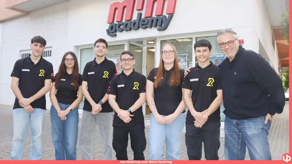 Un equipo de j&oacute;venes estudiantes de la Regi&oacute;n de Murcia se mide en junio en IFEMA contra los mejores equipos nacionales de STEM Racing, con la final internacional en el horizonte y el respaldo de la Universidad de Murcia. &iquest;Llegar&aacute;n al mundial?