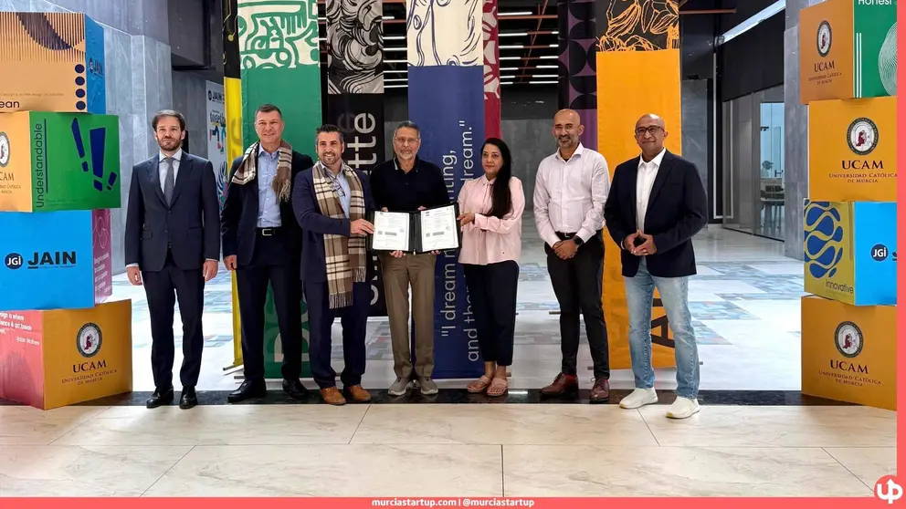 La universidad murciana se instala en el principal hub tecnol&oacute;gico de India de la mano de Jain University. Los primeros grados y posgrados arrancan en julio, en un mercado de 45 millones de universitarios donde 40 universidades extranjeras planean implantarse en cinco a&ntilde;os. Murcia llega antes.