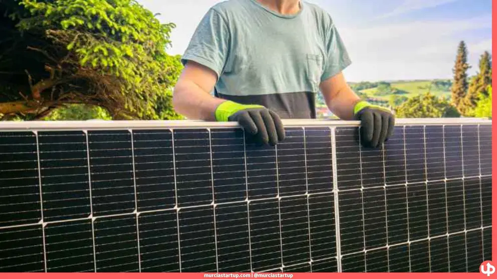 Aremur-Fremm y la Alianza por el Autoconsumo respaldan el Real Decreto-ley 7/2026 y urgen a los grupos parlamentarios a convalidarlo. La norma ampl&iacute;a a 5 km el radio para compartir energ&iacute;a solar, reserva el 10% de la red para autoconsumo y ofrece deducciones fiscales de hasta el 20% en el IRPF.