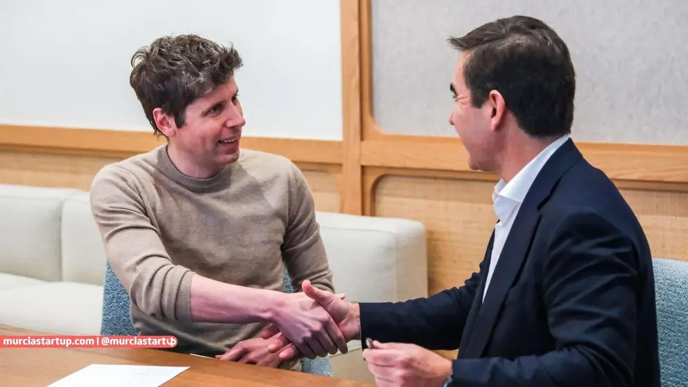 Carlos Torres Vila (der), presidente de BBVA, y Sam Altman, CEO y cofundador de OpenAI